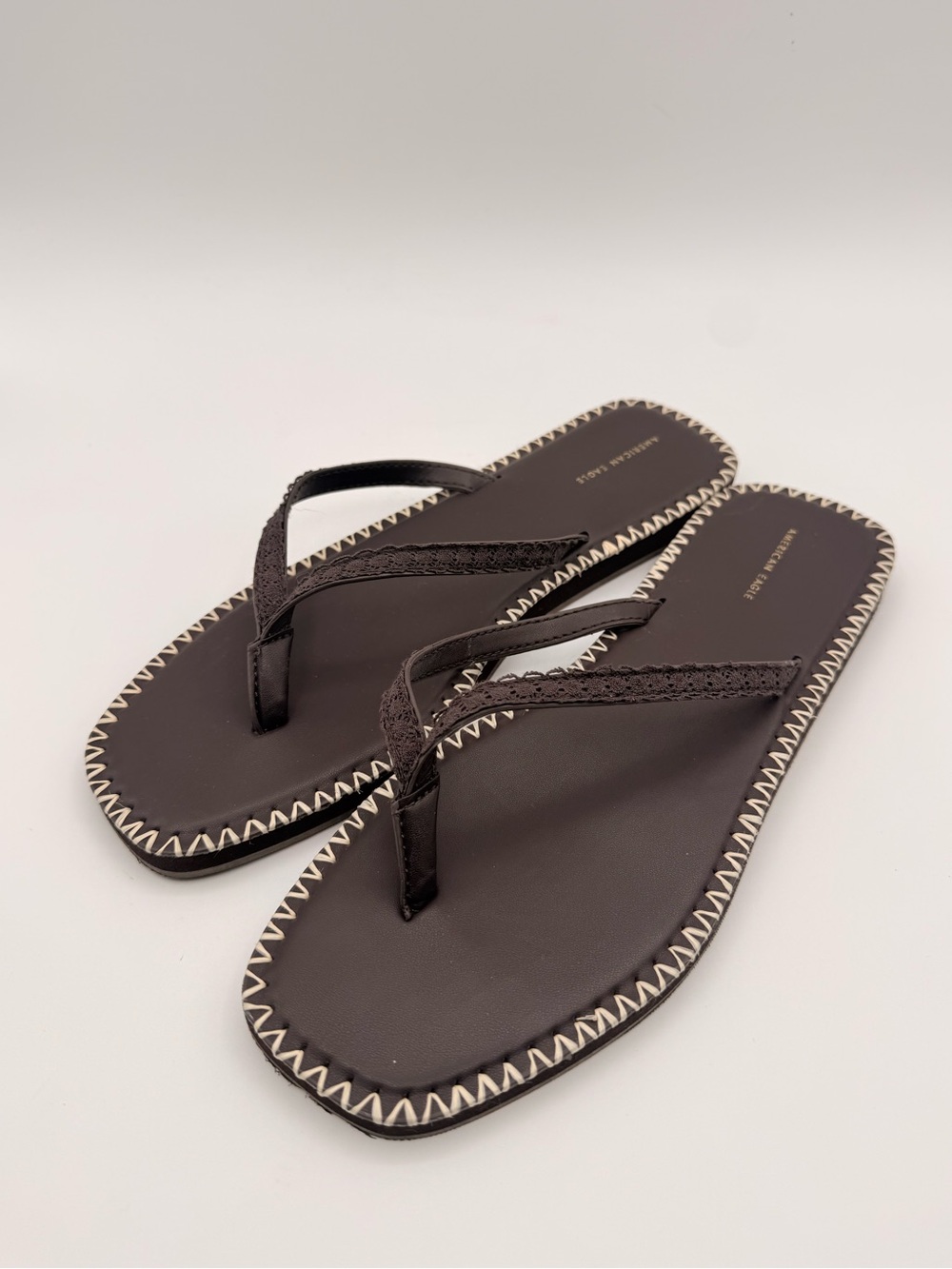 AMERICAN EAGLE Crochet Trim Flip Flop Sandals Women’s Size Size 11